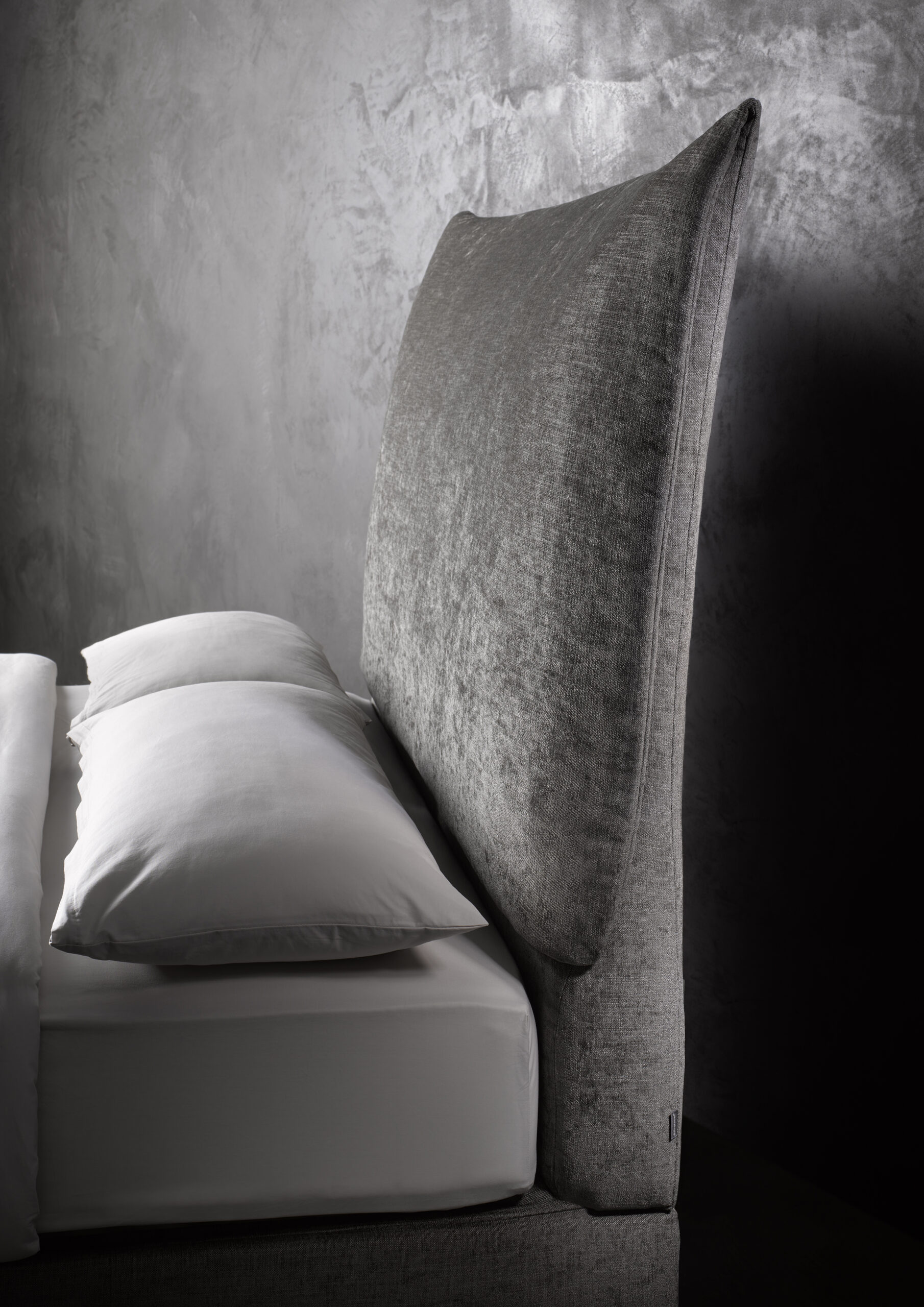 Headboard detail of Arco bed designed by Debiasi Sandri for Schramm